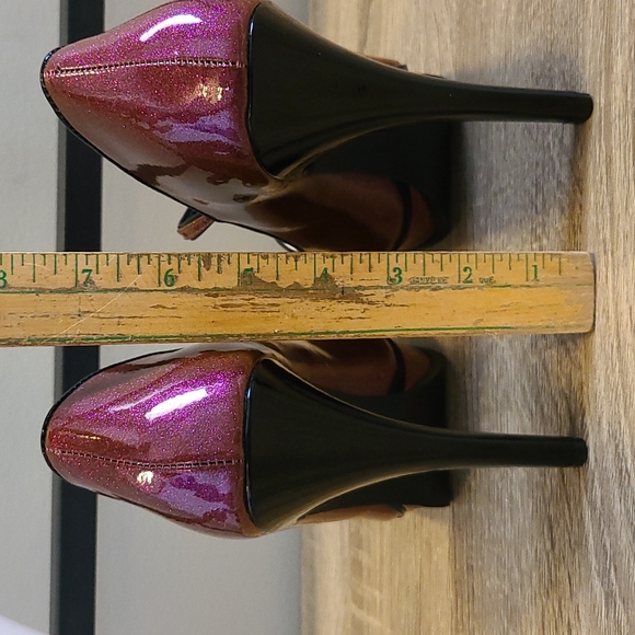🌈NWOB Pin Up Couture Pleasure Pump in Fushia Patent Glitter/Black - Picture 9 of 12